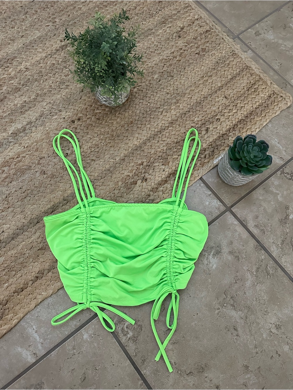 LIME GREEN RUCHED CROP TANK